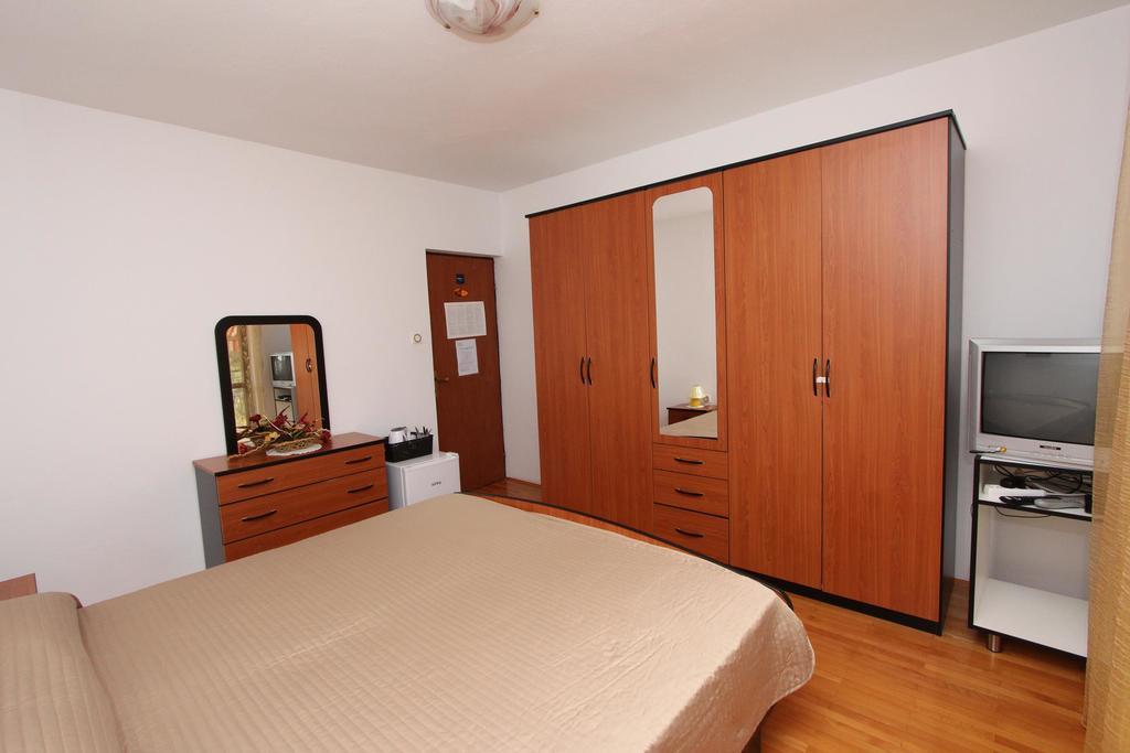 Rooms And Apartment Sanja ロヴィニ エクステリア 写真