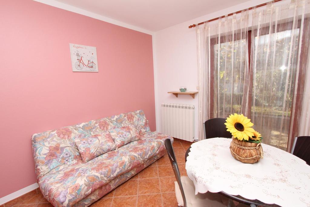 Rooms And Apartment Sanja ロヴィニ エクステリア 写真